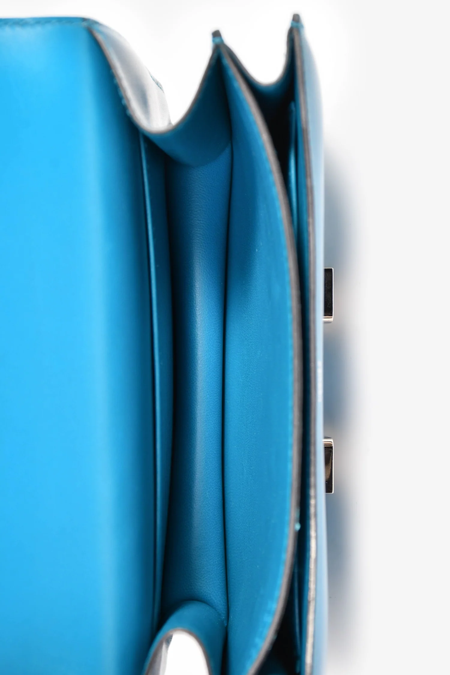 Hermès 2017 Bleu Izmir Tadelakt Leather Constance 18