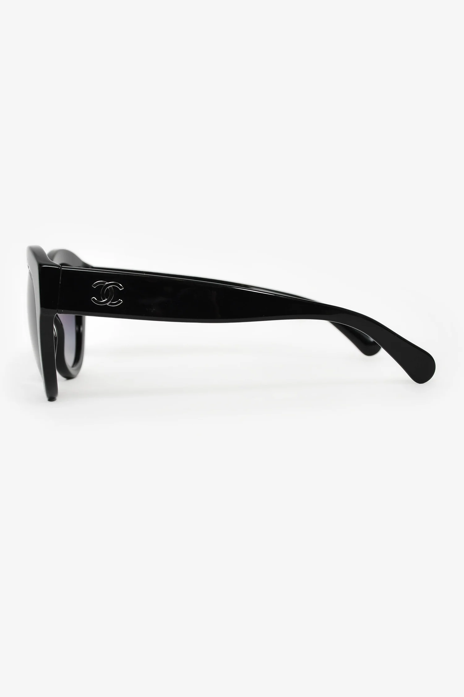 Pre-Loved Chanel™ Black CC Detail Cat Eye Sunglasses