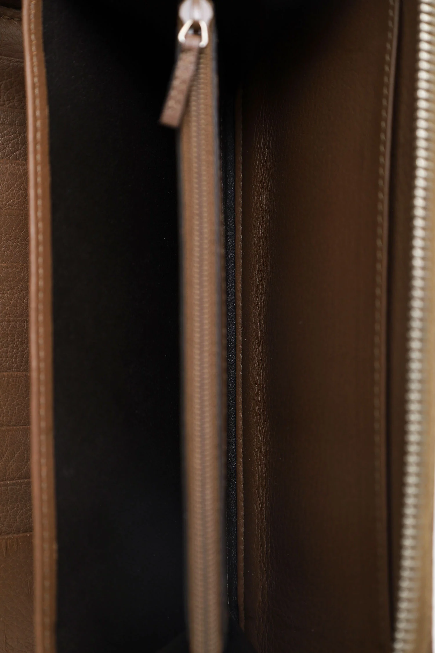Gucci Brown Leather Interlocking G Soho Zippy Wallet