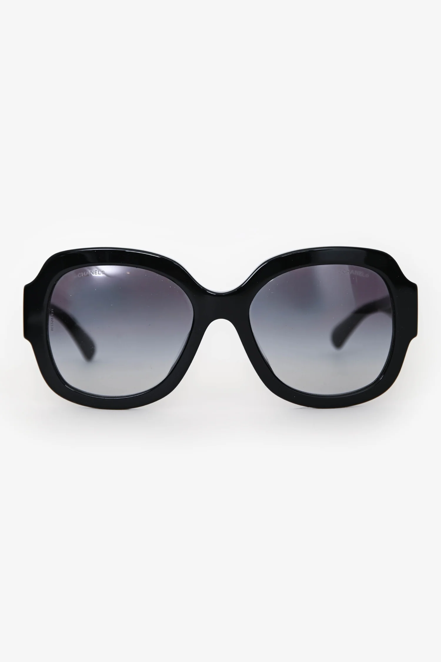 Pre-Loved Chanel™ Black Acetate Interlocking CC Logo Oversized Sunglasses