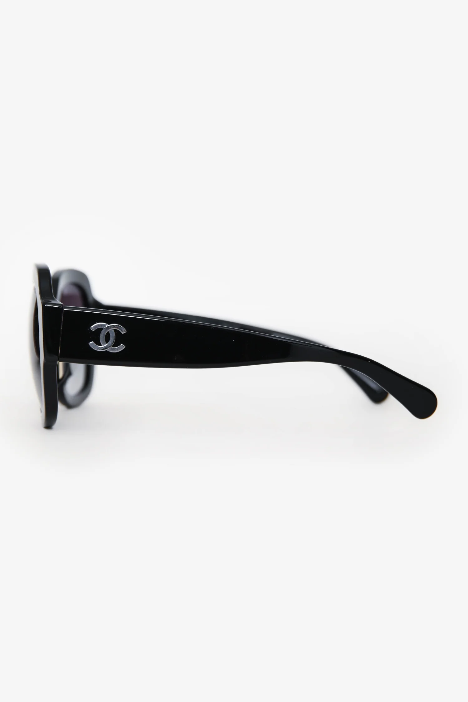 Pre-Loved Chanel™ Black Acetate Interlocking CC Logo Oversized Sunglasses