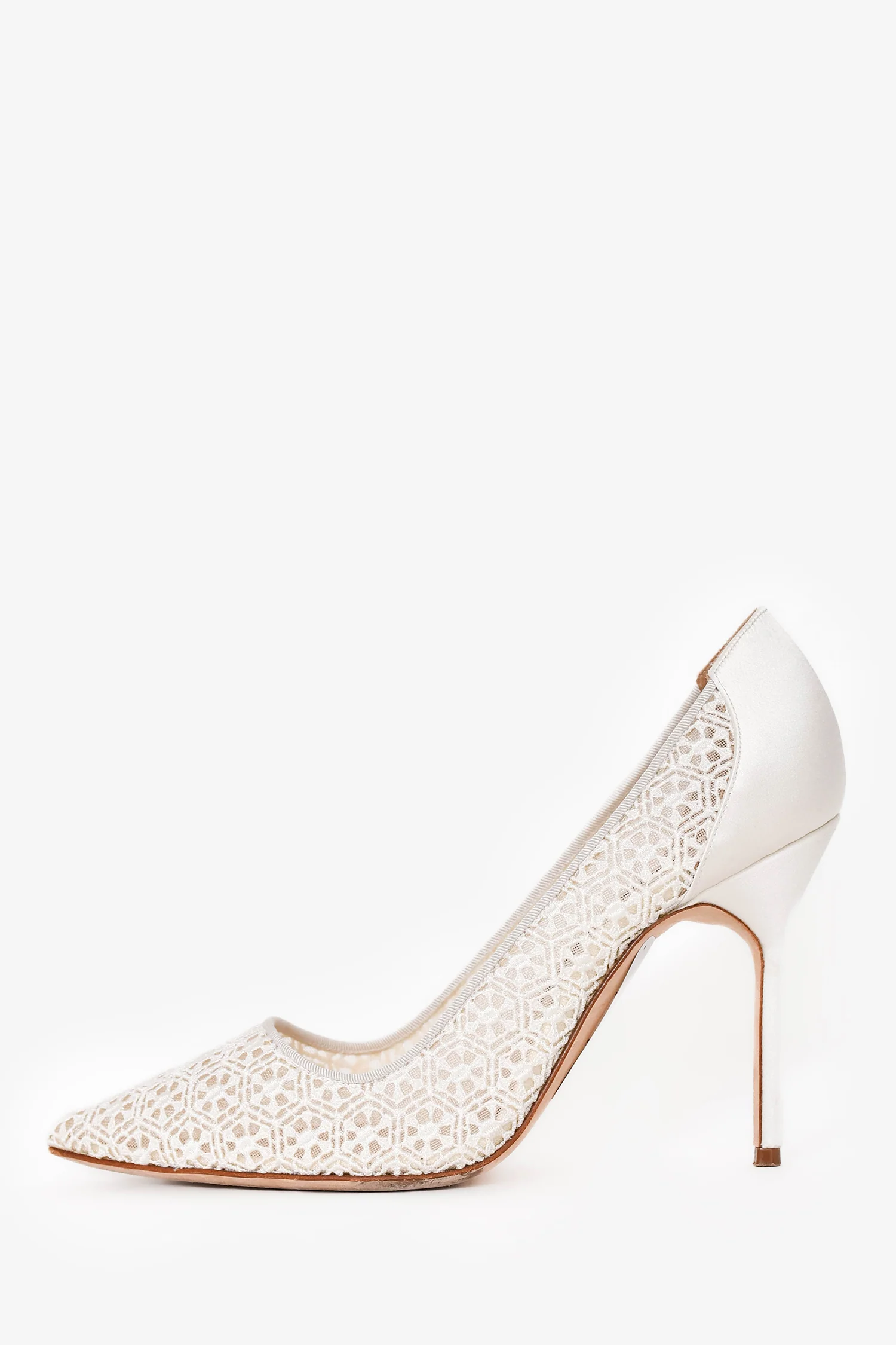 Manolo Blahnik White Lace Satin Bridal Tora Heels Size 38